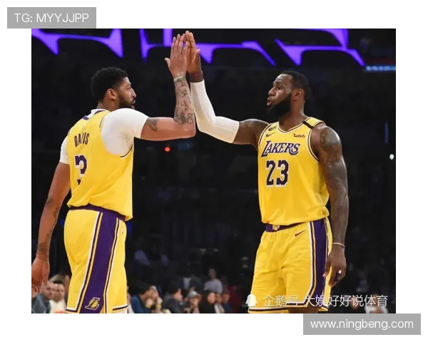 湖人队新赛季阵容调整曝光 詹姆斯与戴维斯联手力争总冠军